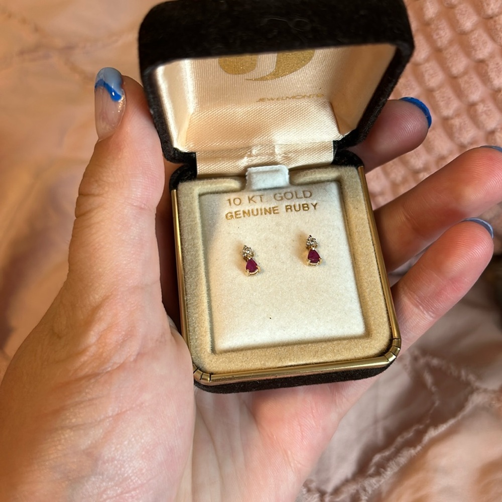 10 kt gold genuine ruby earrings
